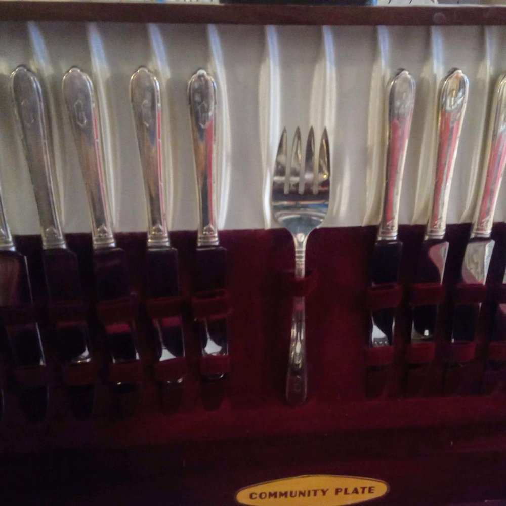 Community Plate(Oneida) Berkley Square 66 Pc. Silver Plated Set W/ Regal Chest (